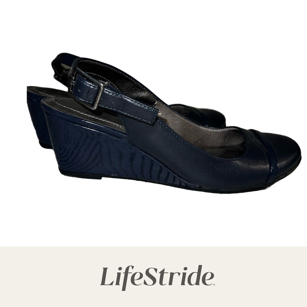Lifestride | Women’s Close Toed Navy Heels | Size 9